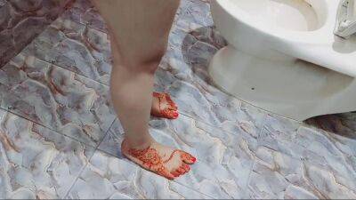 Desi Beautifull Mom Shaving Pussy And Armpits On Eid And Pissing In Bathroom - Pakistan on lovepornstars.com