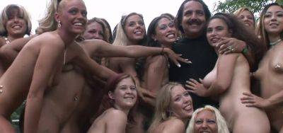 Ron Jeremy And A Bunch Of Girls on lovepornstars.com